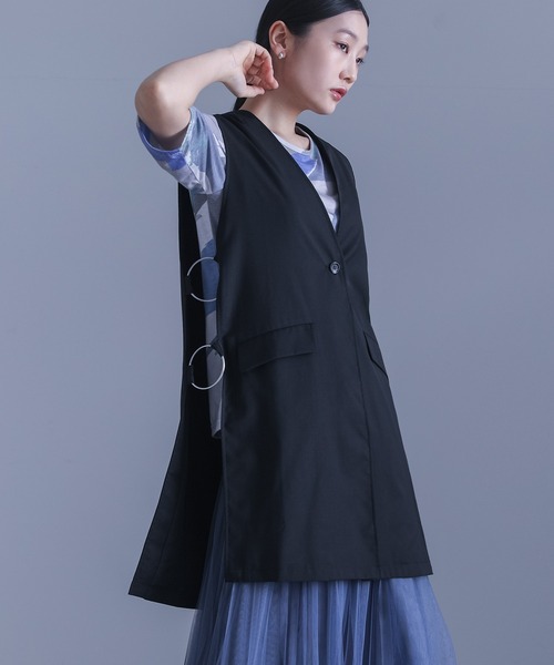 kOhAKU(コハク)の「サイドリングミドル丈ジレ(ベスト・レディース・ブラック/グレー・1/2)」の2枚目の写真