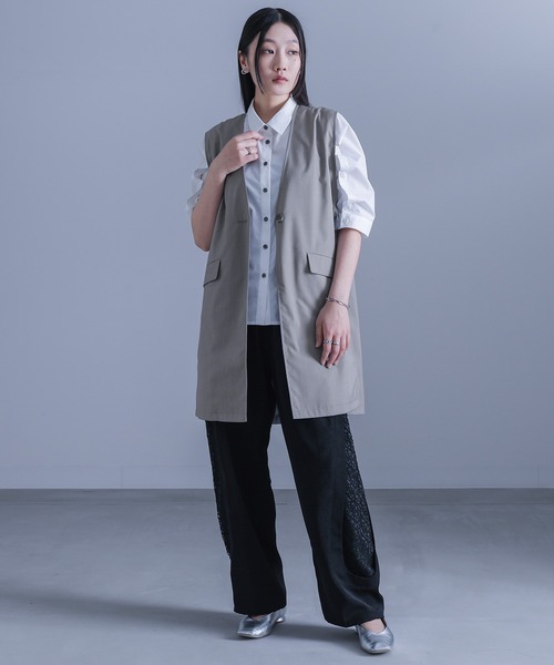 kOhAKU(コハク)の「サイドリングミドル丈ジレ(ベスト・レディース・ブラック/グレー・1/2)」の6枚目の写真