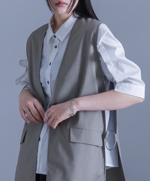 kOhAKU(コハク)の「サイドリングミドル丈ジレ(ベスト・レディース・ブラック/グレー・1/2)」の5枚目の写真