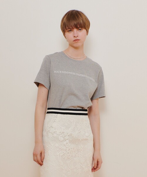 allureville(アルアバイル)の「コンビフォントTシャツ(Tシャツ/カットソー・レディース・オフホワイト/グレー系その他/モカ・2)」の1枚目の写真