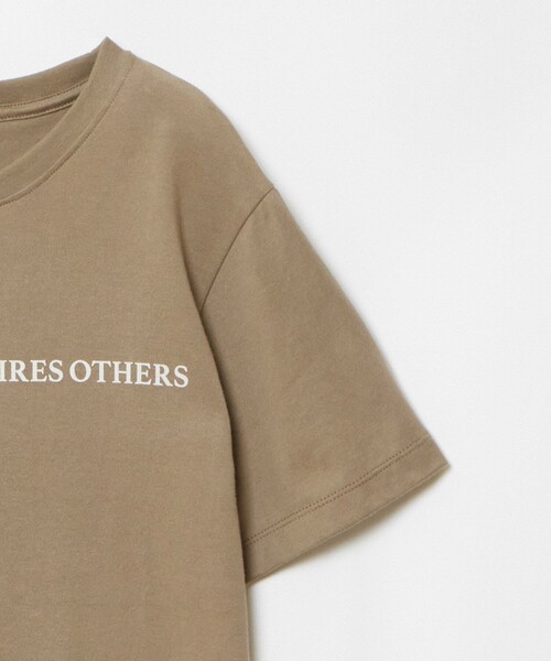 allureville(アルアバイル)の「コンビフォントTシャツ(Tシャツ/カットソー・レディース・オフホワイト/グレー系その他/モカ・2)」の10枚目の写真