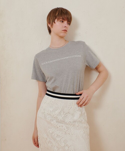 allureville(アルアバイル)の「コンビフォントTシャツ(Tシャツ/カットソー・レディース・オフホワイト/グレー系その他/モカ・2)」の13枚目の写真