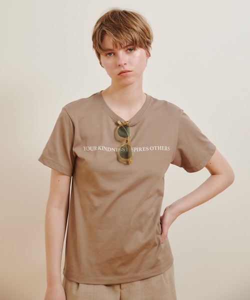 allureville(アルアバイル)の「コンビフォントTシャツ(Tシャツ/カットソー・レディース・オフホワイト/グレー系その他/モカ・2)」の3枚目の写真