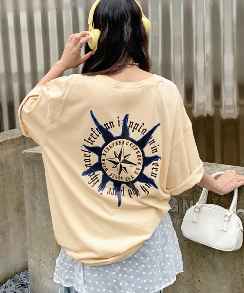 SHEENA(シーナ)の「バックプリントグラフィックオーバーサイズTシャツ(Tシャツ/カットソー・レディース・ブラック/オレンジ/ピンク/ホワイト/ベージュ・M)」の1枚目の写真