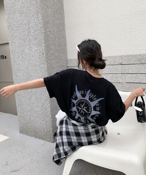 SHEENA(シーナ)の「バックプリントグラフィックオーバーサイズTシャツ(Tシャツ/カットソー・レディース・ブラック/オレンジ/ピンク/ホワイト/ベージュ・M)」の15枚目の写真