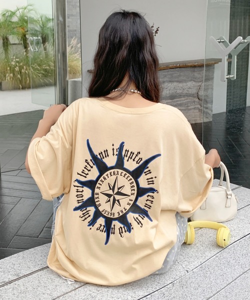 SHEENA(シーナ)の「バックプリントグラフィックオーバーサイズTシャツ(Tシャツ/カットソー・レディース・ブラック/オレンジ/ピンク/ホワイト/ベージュ・M)」の8枚目の写真