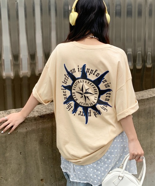 SHEENA(シーナ)の「バックプリントグラフィックオーバーサイズTシャツ(Tシャツ/カットソー・レディース・ブラック/オレンジ/ピンク/ホワイト/ベージュ・M)」の7枚目の写真