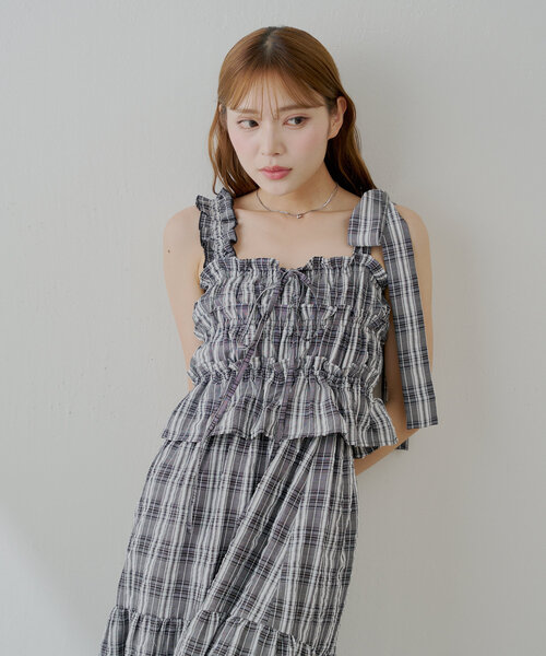 Chico（チコ）の「【6色展開/マルチway】アシメ紐デザインチェック柄シャーリングロングワンピース（ワンピース・レディース・イエロー/ホワイト/ブラック/ブルー/ブラウン/ベージュ・FREE）」の9枚目の写真