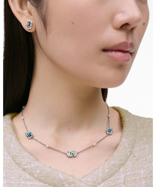 MARC JACOBS（マークジェイコブス）の「J MARC LUXE ABALONE NECKLACE/J マーク リュクス アバロニ ネックレス（ネックレス・レディース・シルバー・ONE SIZE）」の5枚目の写真