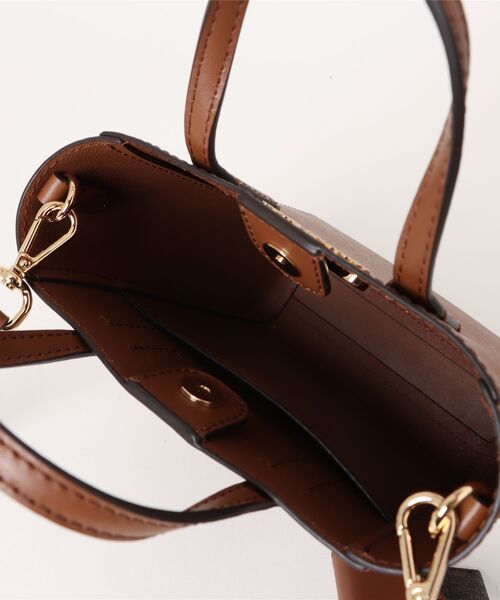 MICHAEL KORS（マイケルコース）の「VINCENT サフィアーノレザー クロスボディ ウィズ カードケース エクストラスモール（ショルダーバッグ・レディース・ブラウン系・FREE）」の4枚目の写真