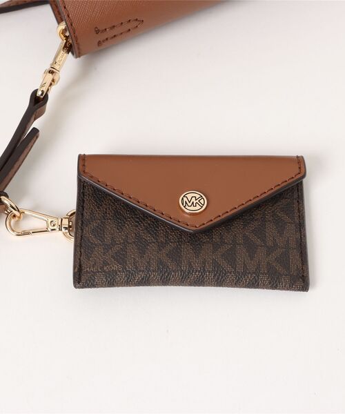 MICHAEL KORS（マイケルコース）の「VINCENT サフィアーノレザー クロスボディ ウィズ カードケース エクストラスモール（ショルダーバッグ・レディース・ブラウン系・FREE）」の5枚目の写真