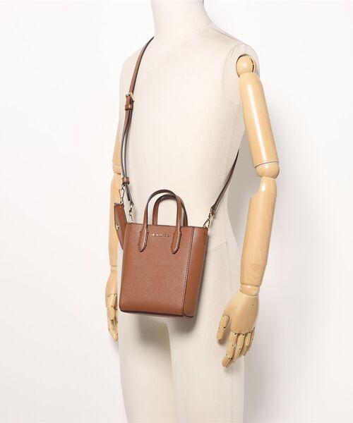 MICHAEL KORS（マイケルコース）の「VINCENT サフィアーノレザー クロスボディ ウィズ カードケース エクストラスモール（ショルダーバッグ・レディース・ブラウン系・FREE）」の7枚目の写真