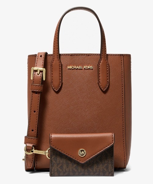 MICHAEL KORS(マイケルコース)の「VINCENT サフィアーノレザー クロスボディ ウィズ カードケース アタッチ エクストラスモール(ショルダーバッグ・レディース・ブラウン系・FREE)」の1枚目の写真