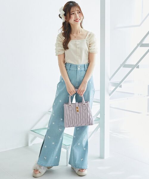 MAJESTIC LEGON(マジェスティックレゴン)の「パールチェーン異素材トップス(Tシャツ/カットソー・レディース・ピンクベージュ/ブラック/グレー・MEDIUM)」の4枚目の写真
