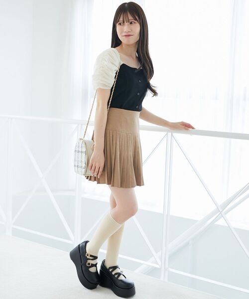 MAJESTIC LEGON(マジェスティックレゴン)の「パールチェーン異素材トップス(Tシャツ/カットソー・レディース・ピンクベージュ/ブラック/グレー・MEDIUM)」の21枚目の写真