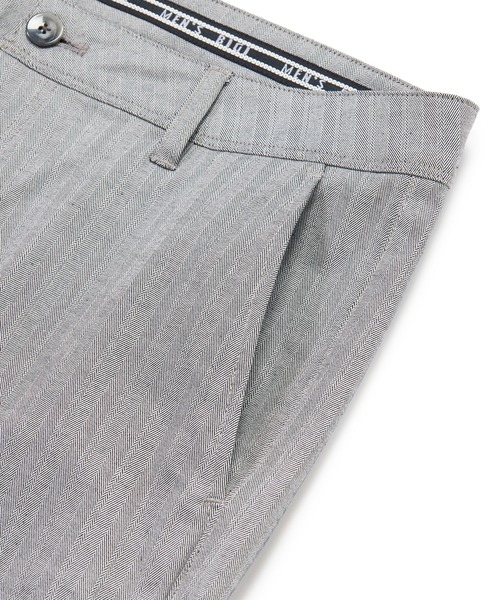 MEN'S BIGI(メンズビギ)の「シャドーヘリンボーンストレッチパンツ(スラックス・メンズ・ネイビー/ベージュ/ブラック/ホワイト/ライトグレー・05/04/03/02/01)」の15枚目の写真