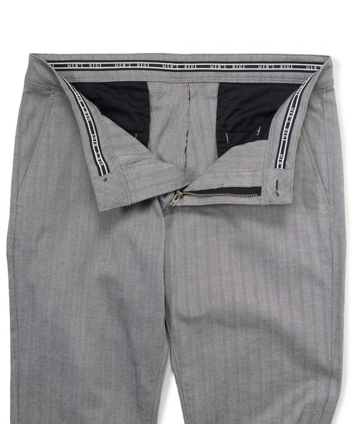 MEN'S BIGI(メンズビギ)の「シャドーヘリンボーンストレッチパンツ(スラックス・メンズ・ネイビー/ベージュ/ブラック/ホワイト/ライトグレー・05/04/03/02/01)」の12枚目の写真