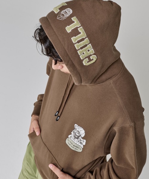 KRIFF MAYER(クリフメイヤー)の「チルタイム裏起毛パーカー(フードロゴ)(スウェット・メンズ・パープル/チャコール/カラフル/グリーン/レッド/ブラウン/グレー/ナチュラル・MEDIUM/X-LARGE/LARGE)」の1枚目の写真