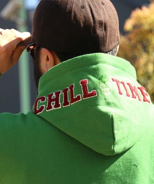 KRIFF MAYER(クリフメイヤー)の「チルタイム裏起毛パーカー(フードロゴ)(スウェット・メンズ・パープル/チャコール/カラフル/グリーン/レッド/ブラウン/グレー/ナチュラル・MEDIUM/X-LARGE/LARGE)」の5枚目の写真