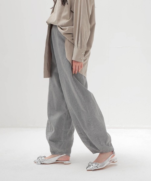 DRESSLAVE(ドレスレイブ)の「carrot grey denim(キャロットシルエットグレーデニム)(デニムパンツ・レディース・グレー・38/36)」の2枚目の写真