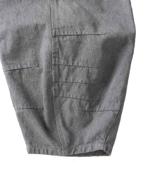 DRESSLAVE(ドレスレイブ)の「carrot grey denim(キャロットシルエットグレーデニム)(デニムパンツ・レディース・グレー・38/36)」の11枚目の写真