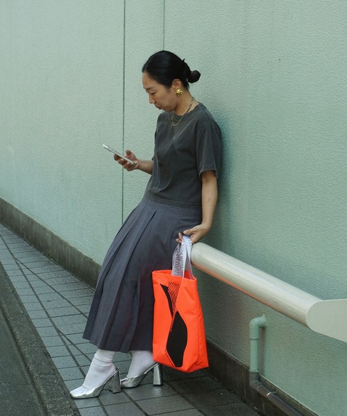 THINGS THAT MATTER(シングス ザット マター)の「AICON × CROPPED T-SHIRT / アイコンクロップドTシャツ(Tシャツ/カットソー・レディース・ホワイト/ブラック・FREE)」の4枚目の写真