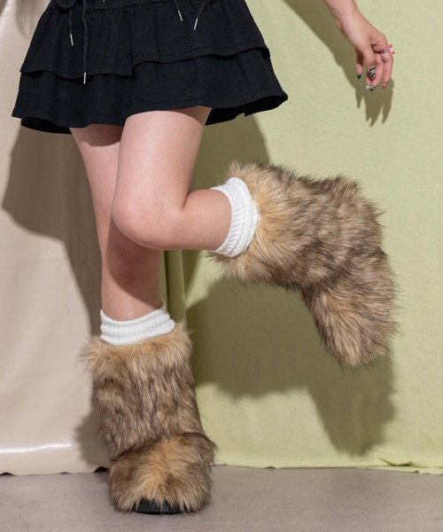 WEGO(ウィゴー)の「WEGO/モンスターファーブーツ(ブーツ・レディース・グレー/ベージュ・SMALL/MEDIUM/LARGE)」の2枚目の写真