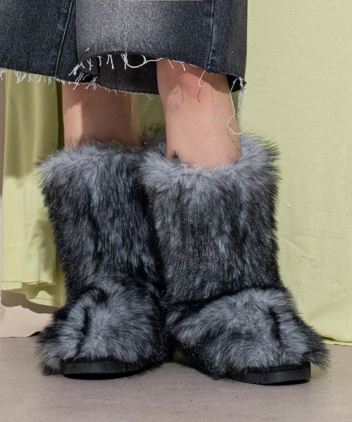 WEGO(ウィゴー)の「WEGO/モンスターファーブーツ(ブーツ・レディース・グレー/ベージュ・SMALL/MEDIUM/LARGE)」の1枚目の写真