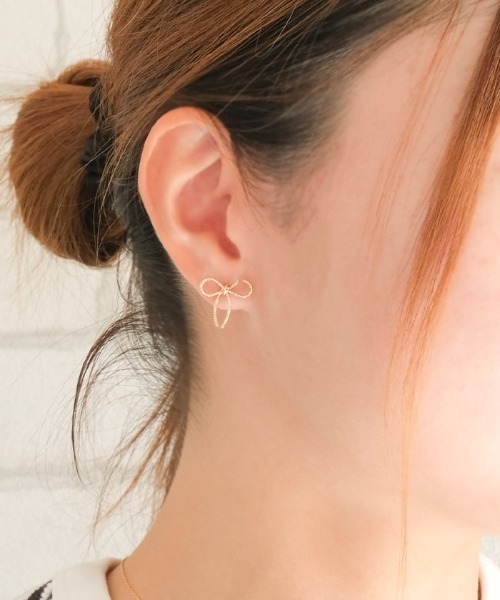 aquagarage(アクアガレージ)の「リボンピアス(ピアス(両耳用)・レディース・ゴールド・ONESIZE)」の4枚目の写真