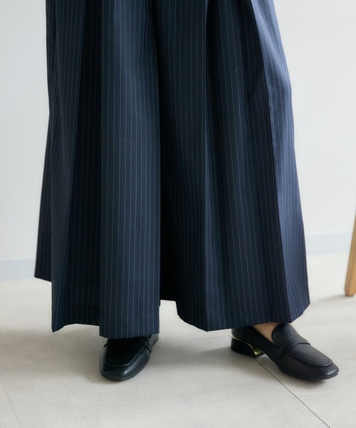 KATHARINE ROSS(キャサリンロス)の「【KATHARINE ROSS】ピンストライプボックスプリーツパンツ(その他パンツ・レディース・カーキ/ネイビー・MEDIUM)」の21枚目の写真