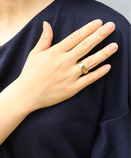 ieLS(イエルズ)の「金属アレルギー対応「ieLS」ステンレス トライアングルカットフリーリング(リング・メンズ・ゴールド/シルバー・FREE)」の2枚目の写真
