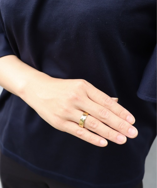 ieLS(イエルズ)の「金属アレルギー対応「ieLS」ステンレス トライアングルカットフリーリング(リング・メンズ・ゴールド/シルバー・FREE)」の9枚目の写真