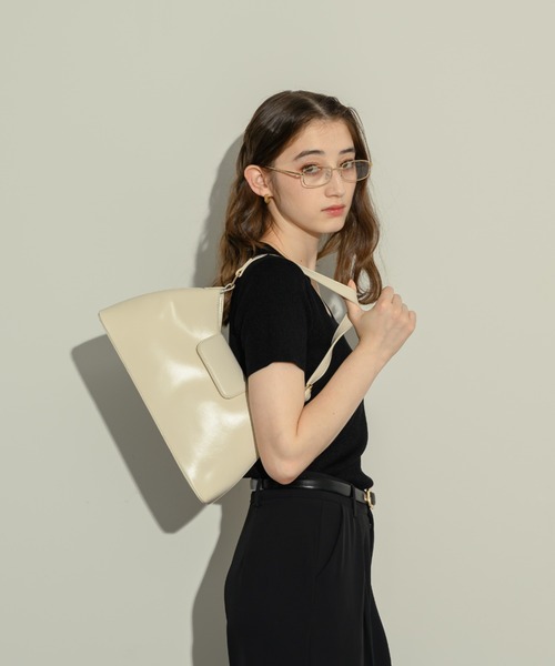 NEUNA(ヌナ)の「ベルテッドスクエアバッグ(ハンドバッグ・レディース・ブラウン/アイボリー/ブラック・FREE)」の6枚目の写真