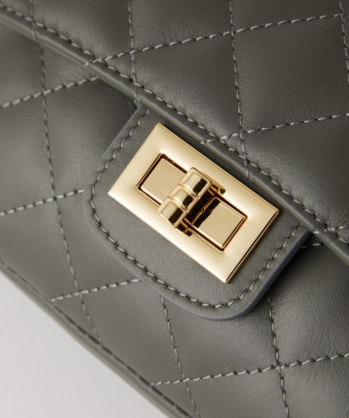 AULENTTI(オウレンティ)の「【forksy.】【AULENTTI / オウレンティ】キルティングチェーンショルダーバッグ(ハンドバッグ・レディース・ダークグレー/ブラック・FREE)」の5枚目の写真