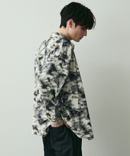 Shoowtime（ショウタイム）の「タイダイパターンコーデュロイシャツ / Tie-Dye Style Corduroy Shirt（シャツ/ブラウス・メンズ・ホワイト/カーキ/ブラック・MEDIUM/LARGE/X-LARGE）」の7枚目の写真