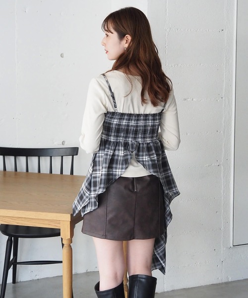 tiptop（ティップトップ）の「チェックアシメフリルキャミ（キャミソール・レディース・ブラック/ブラウン・FREE）」の5枚目の写真