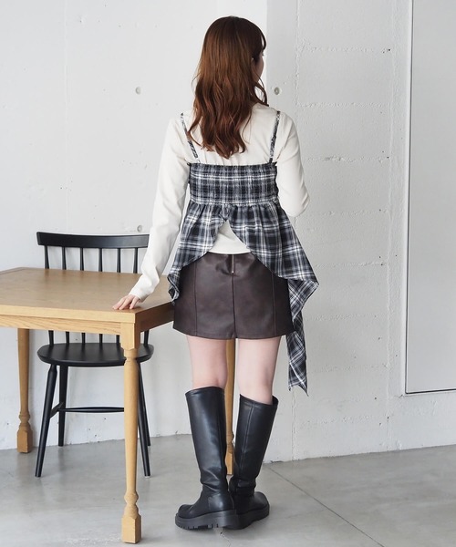 tiptop（ティップトップ）の「チェックアシメフリルキャミ（キャミソール・レディース・ブラック/ブラウン・FREE）」の4枚目の写真