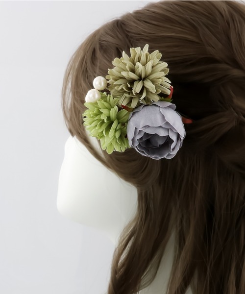 kimonomachi（キモノマチ）の「髪飾り クリップ 単品「クリームベージュ・オレンジピンク・レッド・モスグレー マムとプチローズ」全4種 日本製　浴衣髪飾り　浴衣（和装小物・レディース・オレンジ/クリーム/グレー/レッド・ONE SIZE）」の2枚目の写真