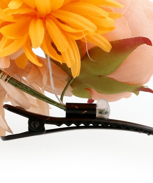 kimonomachi（キモノマチ）の「髪飾り クリップ 単品「クリームベージュ・オレンジピンク・レッド・モスグレー マムとプチローズ」全4種 日本製　浴衣髪飾り　浴衣（和装小物・レディース・オレンジ/クリーム/グレー/レッド・ONE SIZE）」の7枚目の写真