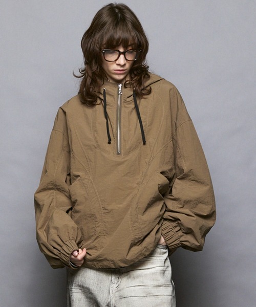 MAISON SPECIAL（メゾンスペシャル）の「《UNISEX》Prime-Over Half Zip Anorak Blouson/プライムオーバーハーフジップアノラックブルゾン【MAISON SPECIAL/メゾンスペシャル】（ブルゾン・メンズ・グレイッシュベージュ/ブラック/ブラウン/ピンク/チャコールグレー/パープル・0/1/2）」の3枚目の写真
