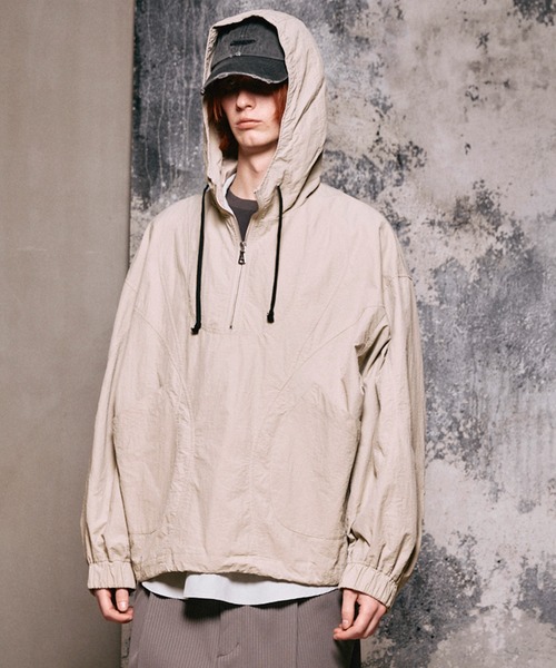 MAISON SPECIAL（メゾンスペシャル）の「《UNISEX》Prime-Over Half Zip Anorak Blouson/プライムオーバーハーフジップアノラックブルゾン【MAISON SPECIAL/メゾンスペシャル】（ブルゾン・メンズ・グレイッシュベージュ/ブラック/ブラウン/ピンク/チャコールグレー/パープル・0/1/2）」の4枚目の写真