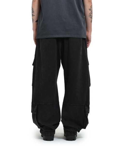 Neutral Untitled(ニュートラルアンタイトルド)の「CARGO SWEAT PANTS(スウェットパンツ・メンズ・ブラック・LARGE/MEDIUM)」の2枚目の写真