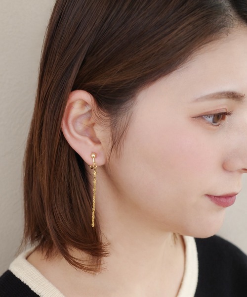 CERCA(チェルカ)の「saran jewelry/ミディアム デザイン チェーン イヤリング/アレルギー対応(イヤリング・レディース・ゴールド/シルバー・FREE)」の5枚目の写真