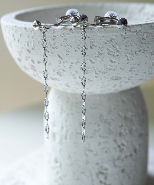 CERCA(チェルカ)の「saran jewelry/ミディアム デザイン チェーン イヤリング/アレルギー対応(イヤリング・レディース・ゴールド/シルバー・FREE)」の7枚目の写真
