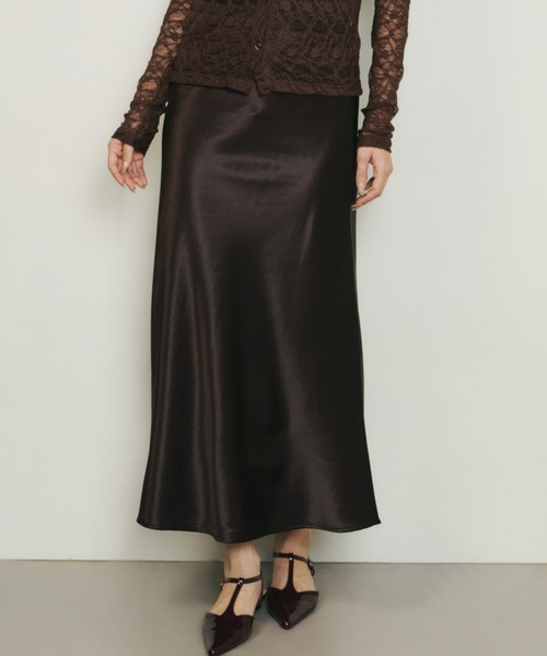 Olu.(オルドット)の「ルミナスサテンライクスカート(スカート・レディース・アイボリー/ブラック/ブラウン・0/1)」の1枚目の写真