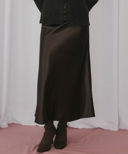 Olu.(オルドット)の「ルミナスサテンライクスカート(スカート・レディース・アイボリー/ブラック/ブラウン・0/1)」の12枚目の写真