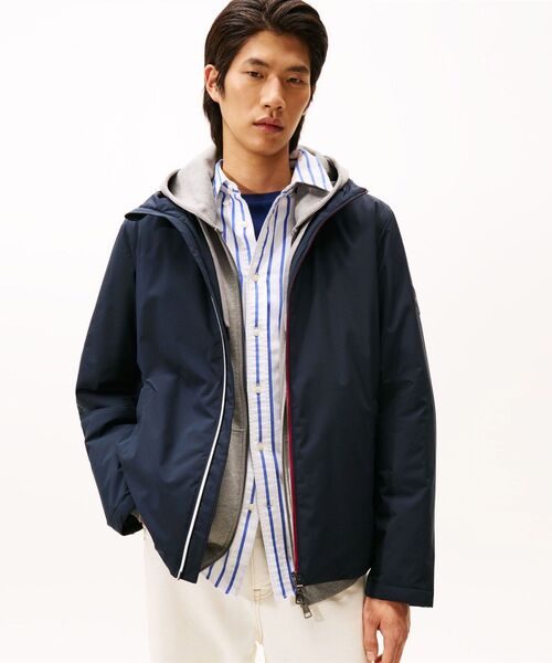 TOMMY HILFIGER(トミーヒルフィガー)の「フーデッドジャケット(ブルゾン・メンズ・ブルー/ネイビー・LARGE/MEDIUM/X-LARGE/SMALL)」の2枚目の写真
