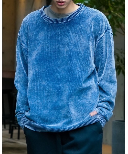 BILLABONG（ビラボン）の「BILLABONG メンズ GARAGE CREW NECK セーター 【2025年秋冬モデル】 @autumn /ビラボンレザーロゴワンポイントクルーネックニットセーター（ニット/セーター・メンズ・チャコールグレー/インディゴブルー/ブラウン・MEDIUM/LARGE/X-LARGE）」の3枚目の写真