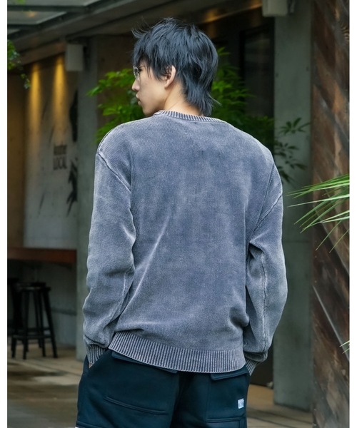 BILLABONG(ビラボン)の「BILLABONG メンズ GARAGE CREW NECK セーター 【2025年秋冬モデル】 @autumn /ビラボンレザーロゴワンポイントクルーネックニットセーター(ニット/セーター・メンズ・チャコールグレー/インディゴブルー/ブラウン・MEDIUM/LARGE/X-LARGE)」の9枚目の写真