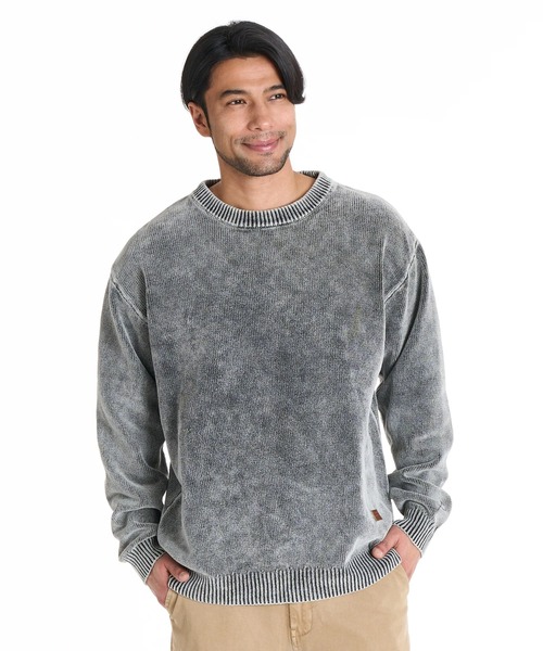 BILLABONG(ビラボン)の「BILLABONG メンズ GARAGE CREW NECK セーター 【2025年秋冬モデル】 @autumn /ビラボンレザーロゴワンポイントクルーネックニットセーター(ニット/セーター・メンズ・チャコールグレー/インディゴブルー/ブラウン・MEDIUM/LARGE/X-LARGE)」の11枚目の写真